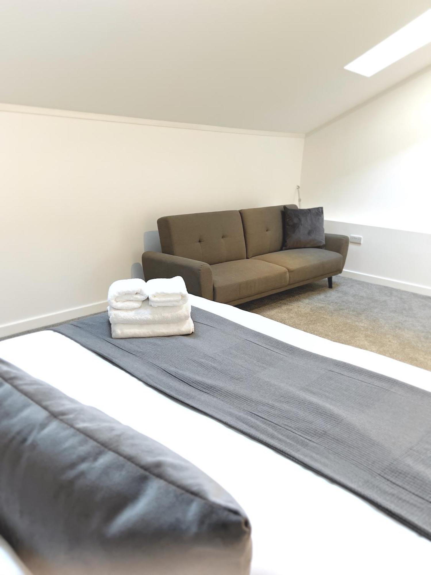 Ascot House Apartments 피터버러 외부 사진
