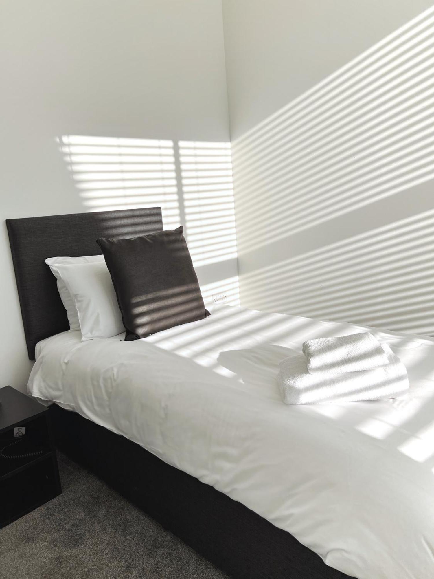Ascot House Apartments 피터버러 외부 사진