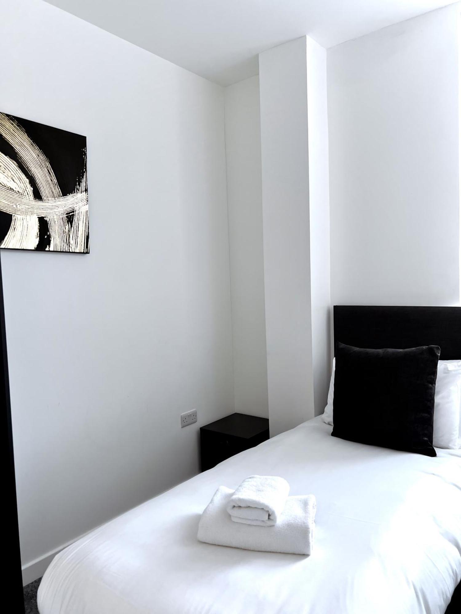 Ascot House Apartments 피터버러 외부 사진