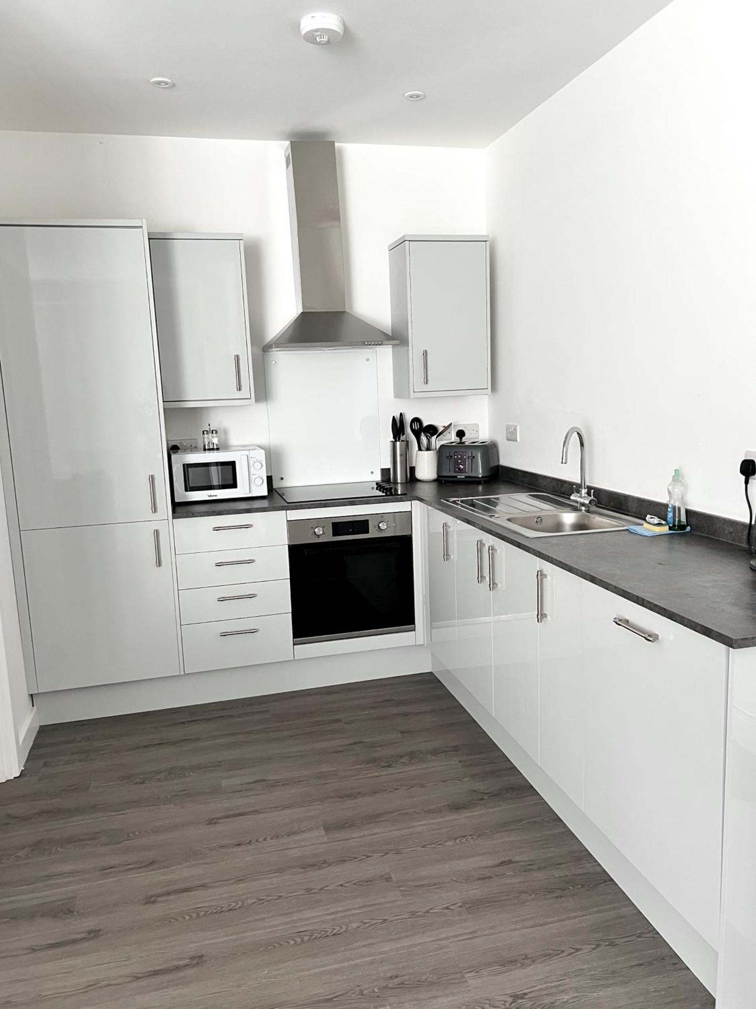 Ascot House Apartments 피터버러 외부 사진